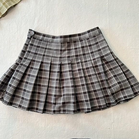 Two pleated skirts with short linings - Picture 2 of 11